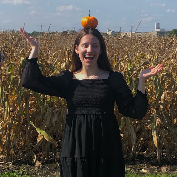 Meet your Posher, Gabrielle - Picture 3 of 4